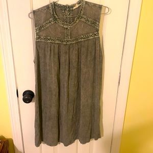 Easel-grey-sleeveless-tunic-boho